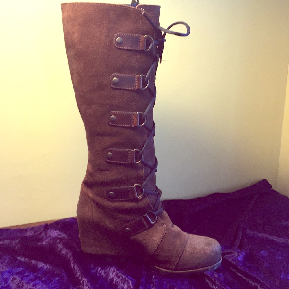 Rare! Sorel Joan of Arctic lace up wedge boots.